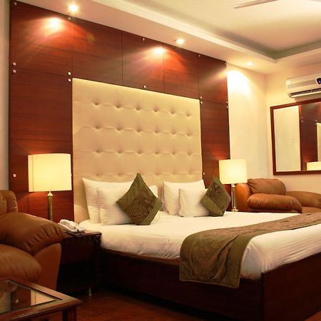 Oyo 367 Hotel Forest Green New Delhi Exterior foto
