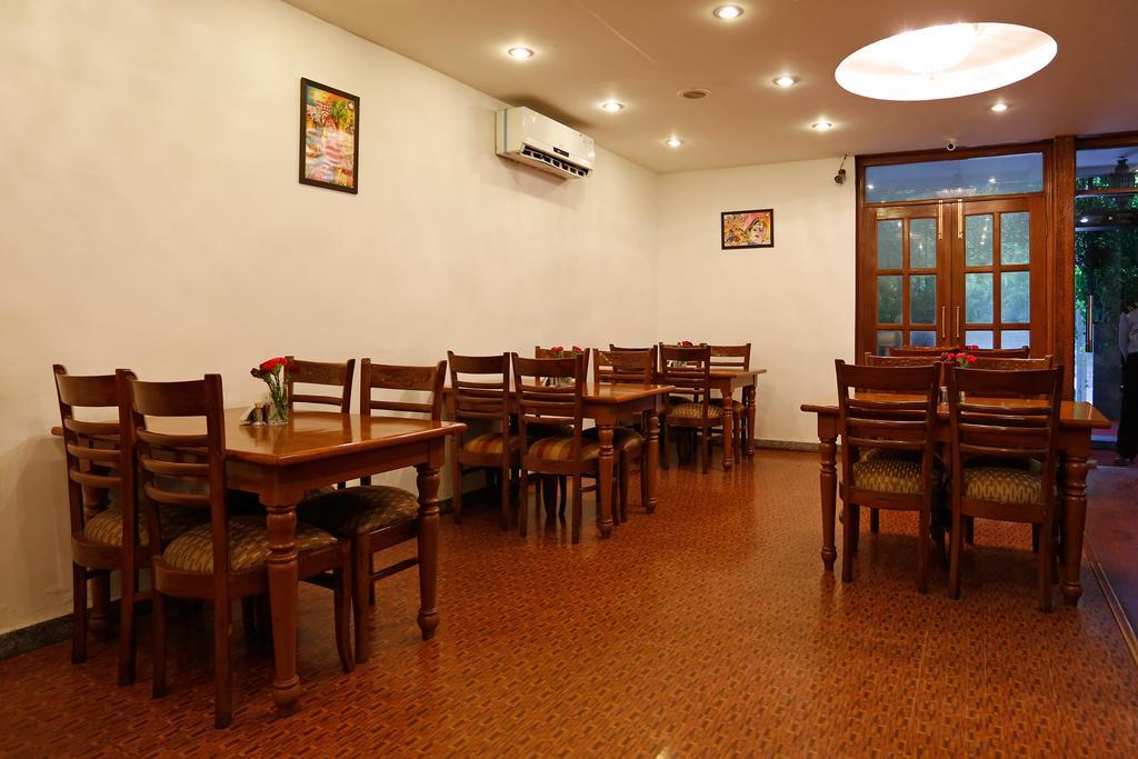 Oyo 367 Hotel Forest Green New Delhi Exterior foto